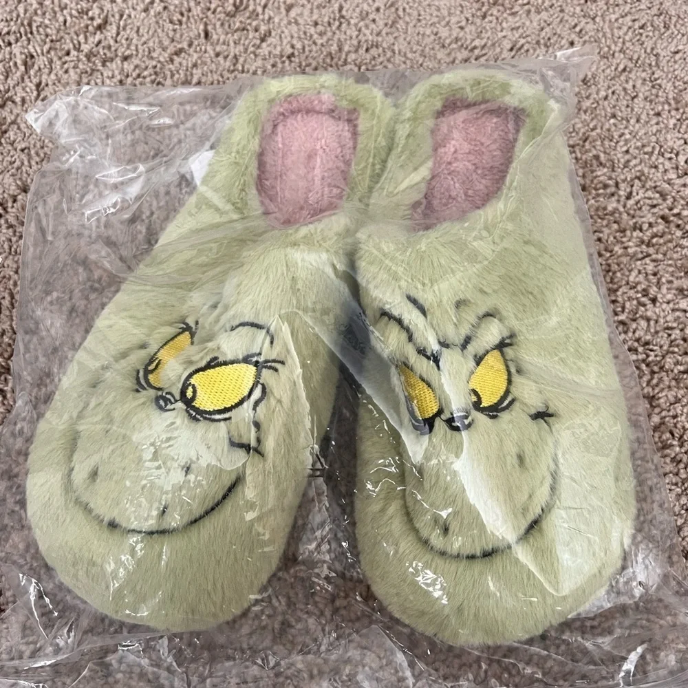Slippers 💚🎄 - Picture 3 of 7